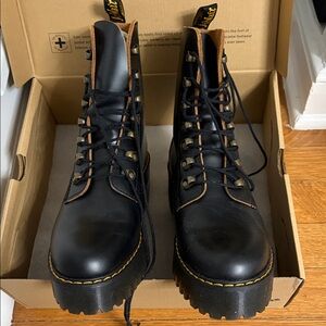 Dr. Martens LEONA Platform lace up  boot in black size 9 (worn once) w/ box